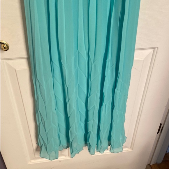 Elegant Teal Maxi Dress - Picture 2 of 5